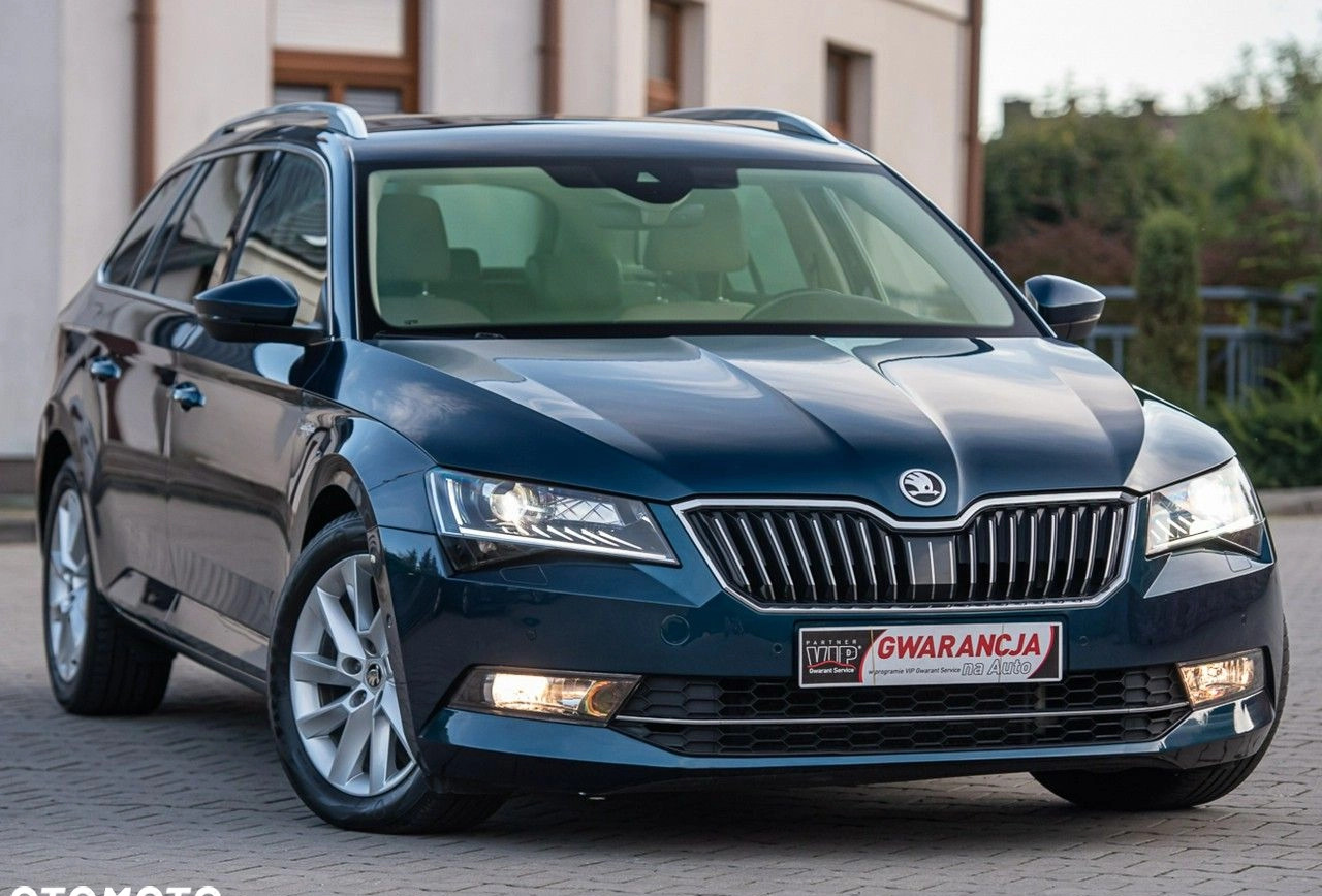 Skoda Superb cena 87700 przebieg: 197000, rok produkcji 2017 z Gdynia małe 704